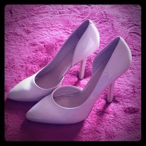 Nude pumps